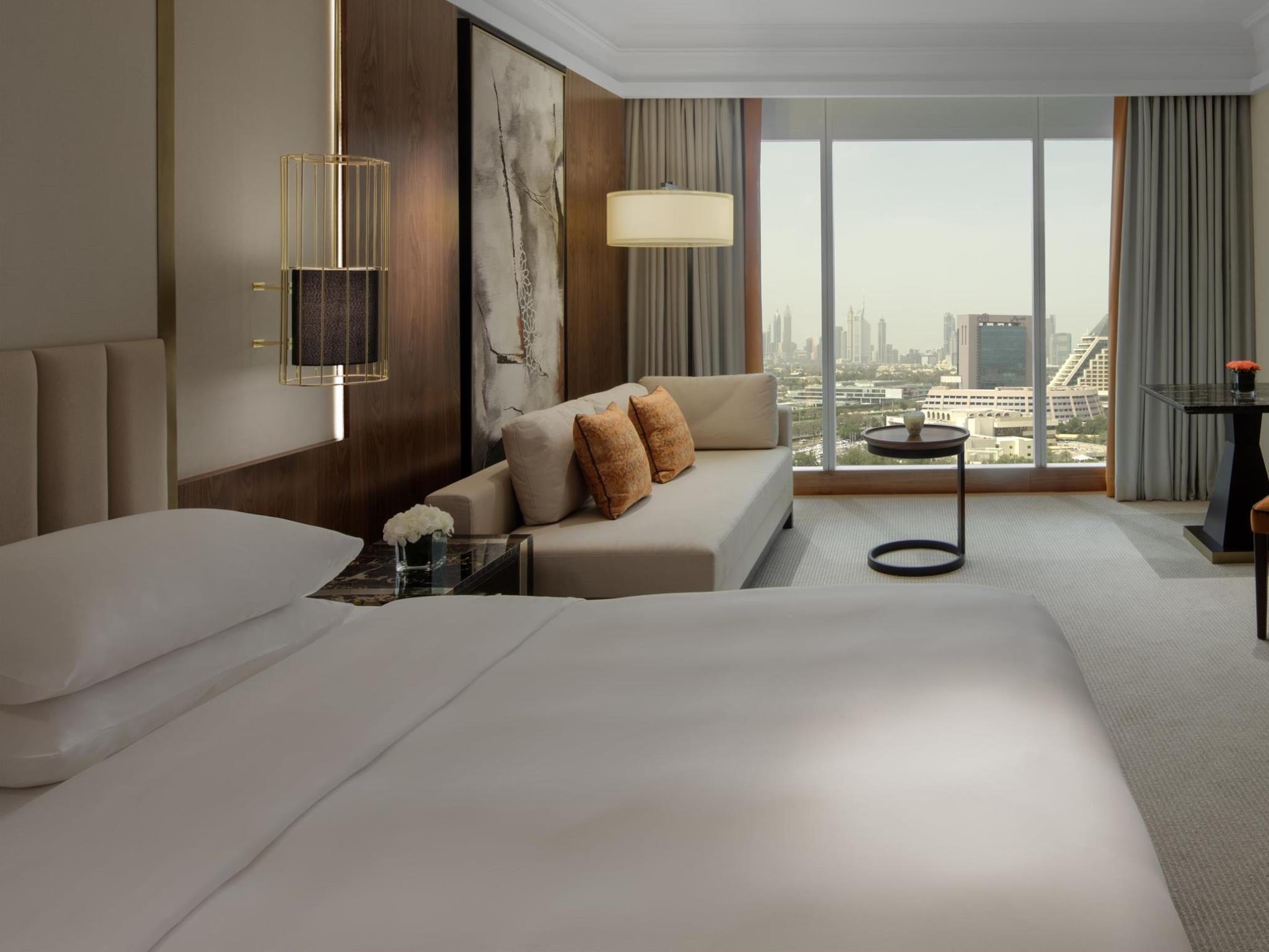 Grand Hyatt Dubai Hotel Ngoại thất bức ảnh A guest room at the hotel
