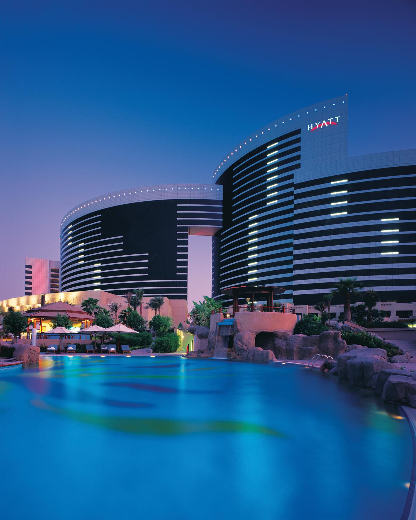 Grand Hyatt Dubai Hotel Ngoại thất bức ảnh The hotel at night